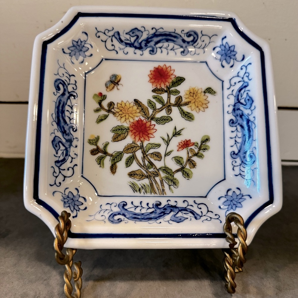 Andrea by Sadek Chrysanthemum porcelain plate